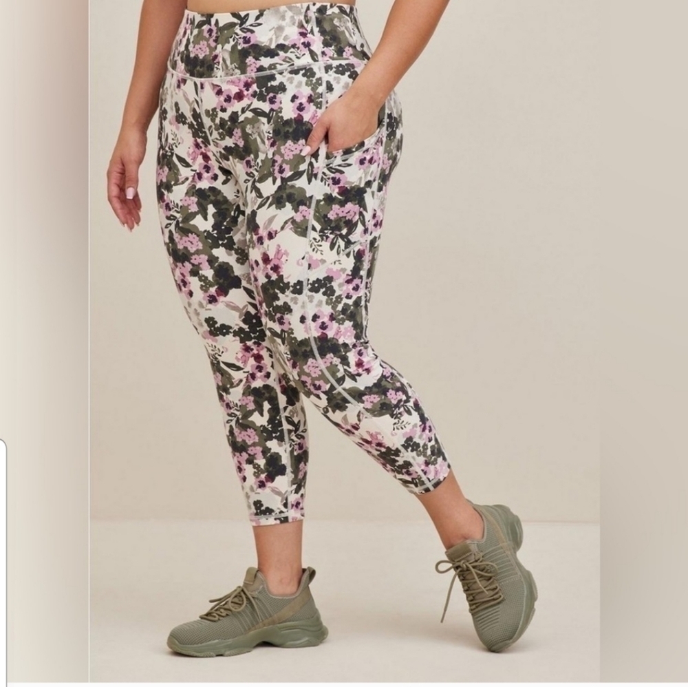 Torrid Performance Core Crop Active Legging With Side Pockets Floral Size 4